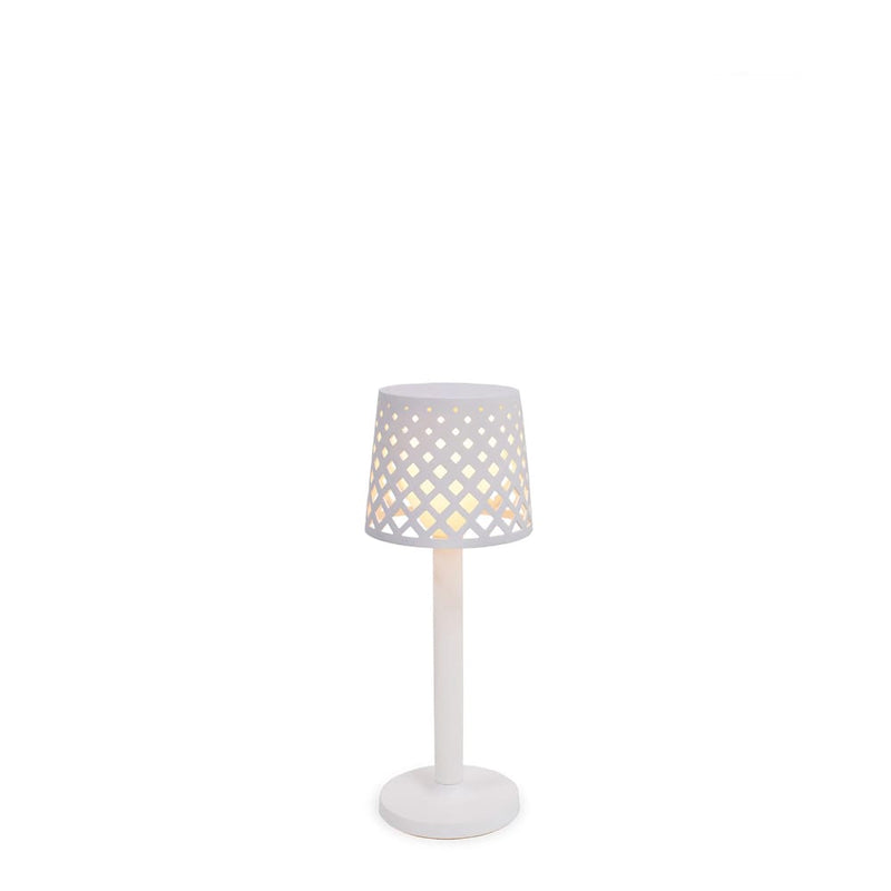 Discover Gretita, the wireless table lamp that enhances your space. Recycled plastic, touch-activated, and trendy.