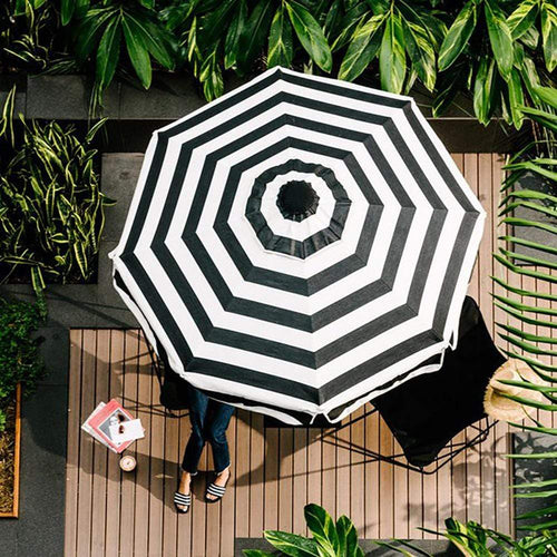 Upgrade your outdoor space with the stylish 1.9m Go Large umbrella from Basil Bangs. Designed for smaller areas, this lightweight and weather-resistant umbrella provides both shade and style.